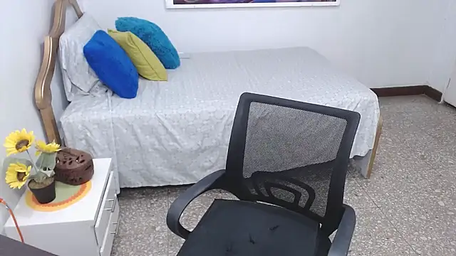 emiliaa hot online show from 1, 12, 2024