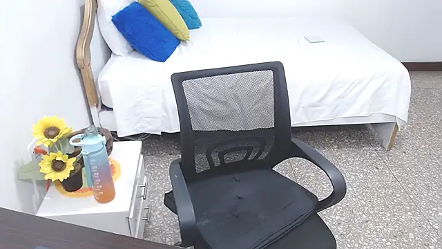 emiliaa hot online show from 5, 2, 2025