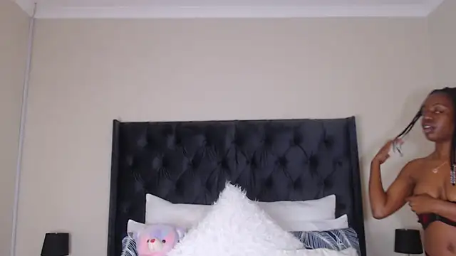 Snapshot of Sexynaughty_Gal chatting on 5, 3, 2025 Sexynaughty Gal online show from 5, 3, 2025