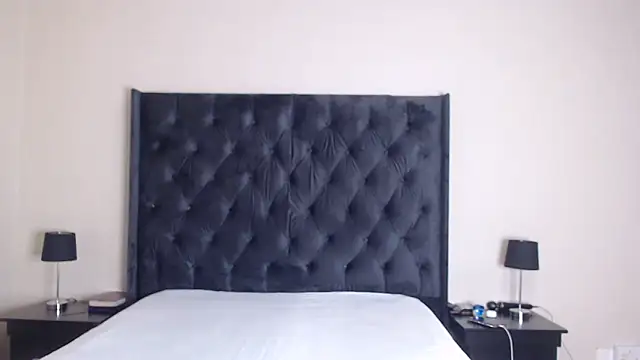 Sexynaughty Gal online show from 19, 4, 2026