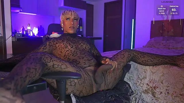 Snapshot of AmberRaus chatting on 4, 11, 2025 AmberRaus online show from 4, 11, 2025