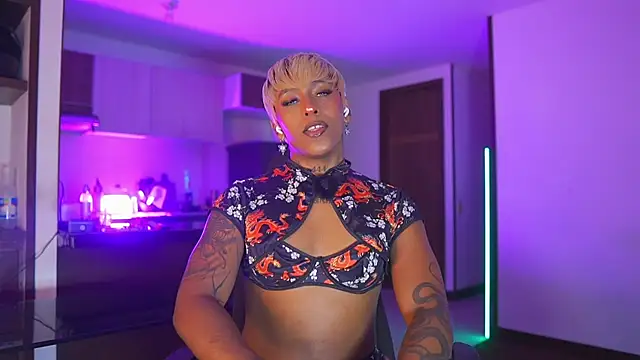 Snapshot of AmberRaus chatting on 11, 11, 2025 AmberRaus online show from 11, 11, 2025