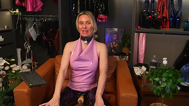 Snapshot of lacie_le_beauty chatting on 26, 12, 2024 lacie le beauty online show from 26, 12, 2024