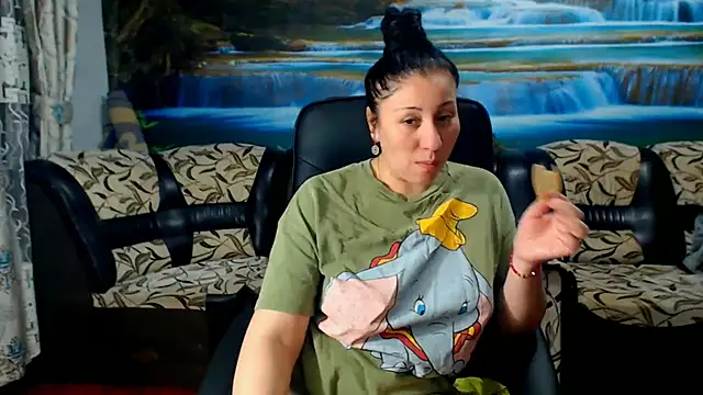 Snapshot of MoistMady chatting on 1, 3, 2025 MoistMady online show from 1, 3, 2025