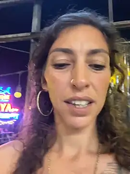 Snapshot of amanilouve chatting on 23, 2, 2025 amanilouve online show from 23, 2, 2025