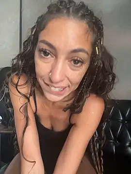 Snapshot of amanilouve chatting on 22, 3, 2025 amanilouve online show from 22, 3, 2025