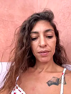 Snapshot of amanilouve chatting on 8, 9, 2025 amanilouve online show from 8, 9, 2025