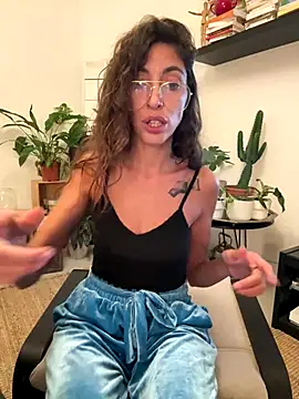 Snapshot of amanilouve chatting on 13, 10, 2025 amanilouve online show from 13, 10, 2025