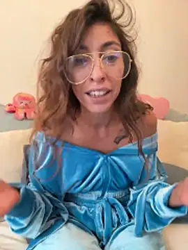 Snapshot of amanilouve chatting on 15, 10, 2025 amanilouve online show from 15, 10, 2025