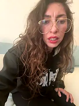 Snapshot of amanilouve chatting on 16, 10, 2025 amanilouve online show from 16, 10, 2025