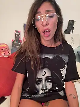 Snapshot of amanilouve chatting on 19, 10, 2025 amanilouve online show from 19, 10, 2025