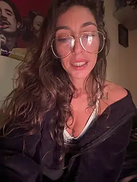 Snapshot of amanilouve chatting on 8, 11, 2025 amanilouve online show from 8, 11, 2025