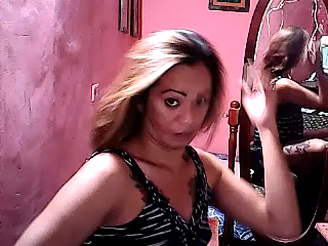 Snapshot of yummy_21xxx chatting on 5, 3, 2025 yummy 21xxx online show from 5, 3, 2025