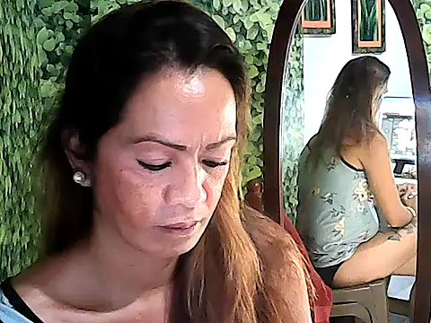 Snapshot of yummy_21xxx chatting on 13, 10, 2025 yummy 21xxx online show from 13, 10, 2025