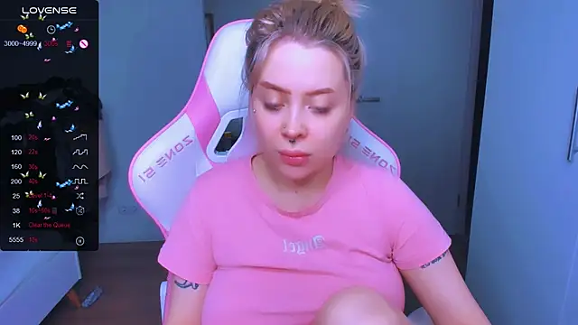 MonaLauu online show from 6, 2, 2025