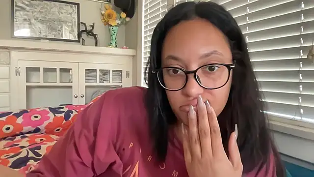 Snapshot of dreamyriri chatting on 3, 3, 2026 dreamyriri online show from 3, 3, 2026