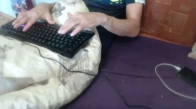 Snapshot of VASKOS178 chatting on 8, 12, 2024 VASKOS178 online show from 8, 12, 2024