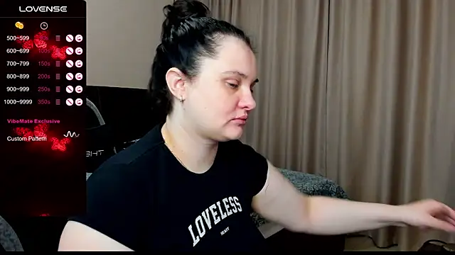 Snapshot of AlanaBrox chatting on 10, 10, 2025 AlanaBrox online show from 10, 10, 2025