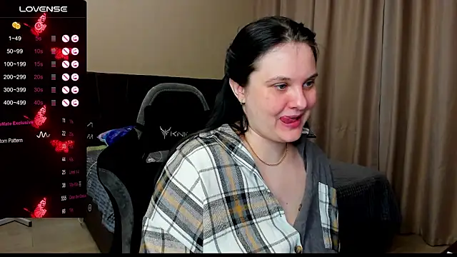 Snapshot of AlanaBrox chatting on 8, 11, 2025 AlanaBrox online show from 8, 11, 2025