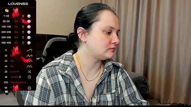 Snapshot of AlanaBrox chatting on 17, 11, 2025 AlanaBrox online show from 17, 11, 2025