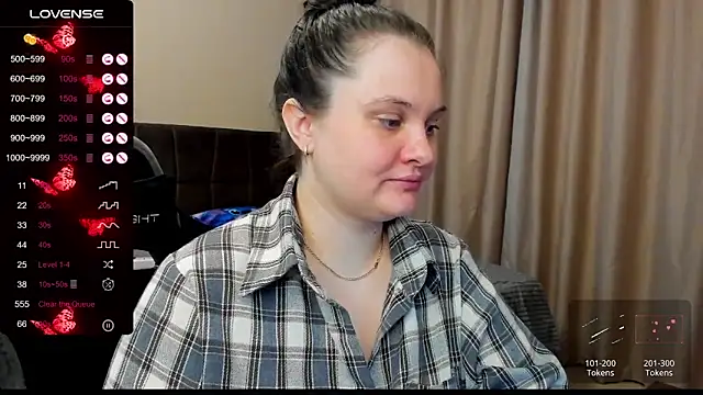 Snapshot of AlanaBrox chatting on 25, 11, 2025 AlanaBrox online show from 25, 11, 2025