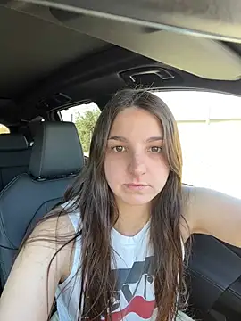 DoriDeluxe66 online show from 9, 3, 2025