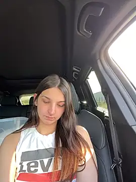 DoriDeluxe66 online show from 9, 3, 2025