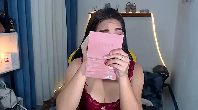 MarieLoveGlamorous online show from 3, 1, 2025