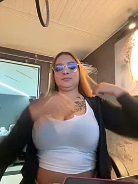 Snapshot of Emiily_W chatting on 12, 10, 2025 Emiily W online show from 12, 10, 2025