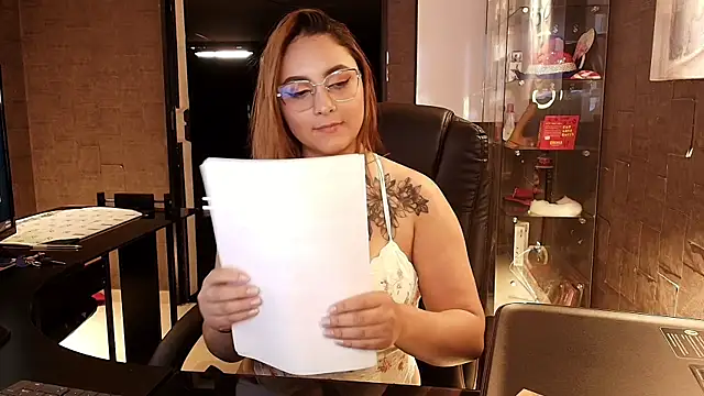 Snapshot of Emiily_W chatting on 21, 10, 2025 Emiily W online show from 21, 10, 2025