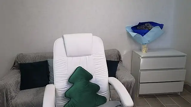 EvaMaddison online show from 13, 2, 2025