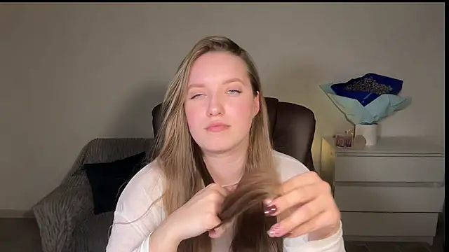 EvaMaddison online show from 13, 4, 2026