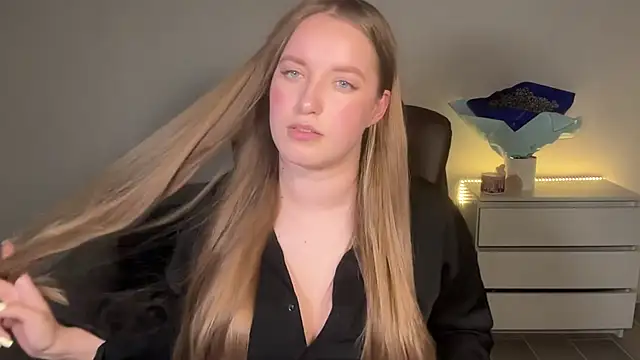 EvaMaddison online show from 19, 6, 2026