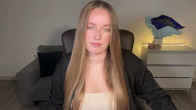 EvaMaddison online show from 28, 6, 2026