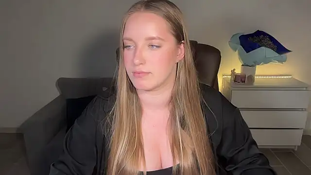 EvaMaddison online show from 25, 7, 2026