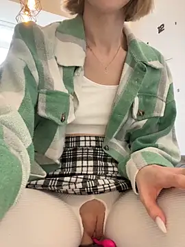 Snapshot of Feral_berry_8133 chatting on 4, 3, 2025 Feral berry 8133 online show from 4, 3, 2025