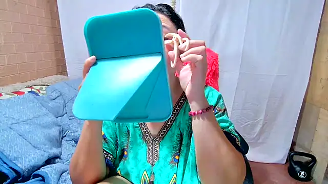 Snapshot of M_e_c_e_l chatting on 20, 2, 2025 M e c e l online show from 20, 2, 2025