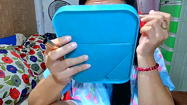 Snapshot of M_e_c_e_l chatting on 27, 2, 2025 M e c e l online show from 27, 2, 2025