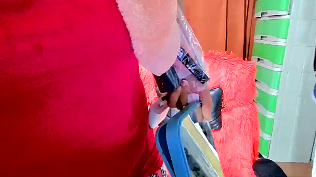 Snapshot of M_e_c_e_l chatting on 17, 9, 2025 M e c e l online show from 17, 9, 2025