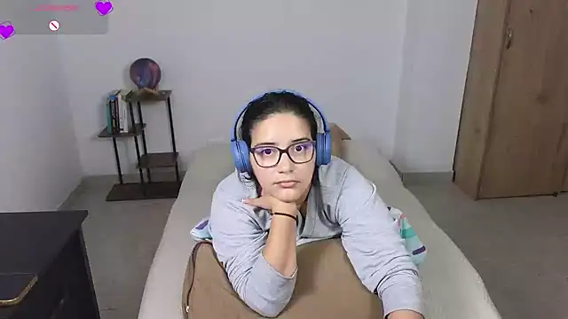 Snapshot of blue__moon_ chatting on 14, 7, 2026 blue moon online show from 14, 7, 2026