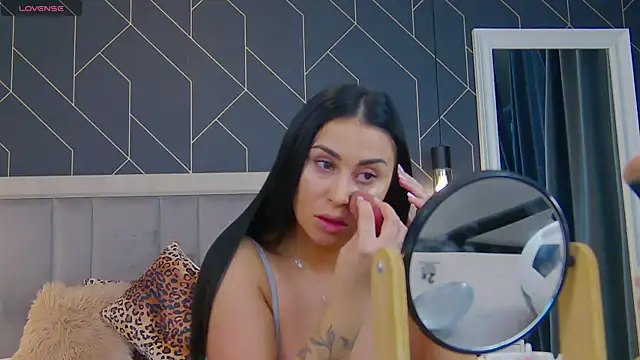 EmyLaveau online show from 12, 2, 2025