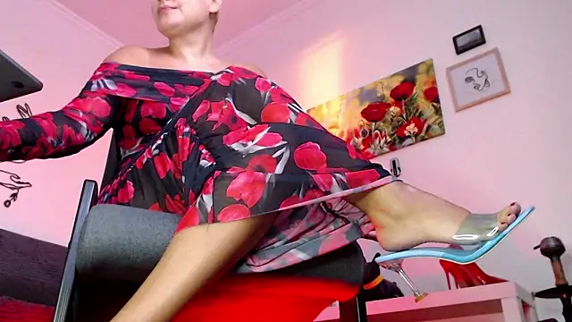 Snapshot of MadameKatrina chatting on 6, 1, 2025 MadameKatrina online show from 6, 1, 2025