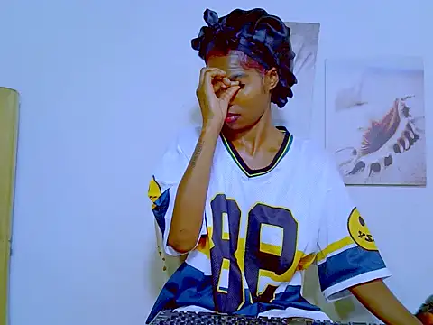 MissParis26 online show from 21, 2, 2025