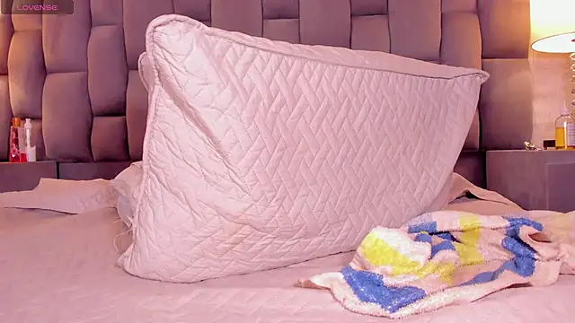 Rianamanson online show from 1, 2, 2025