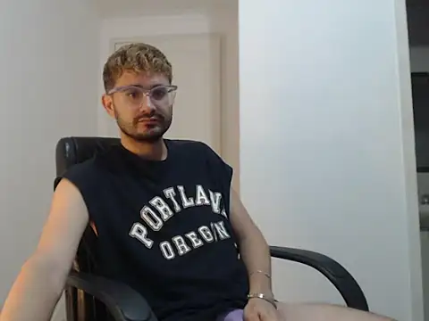 Snapshot of peterannaud chatting on 8, 1, 2025 peterannaud online show from 8, 1, 2025