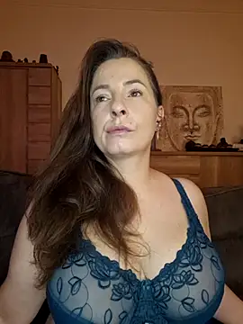 cristalines online show from 22, 9, 2025