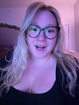 Snapshot of PiggyRose chatting on 15, 3, 2025 PiggyRose online show from 15, 3, 2025