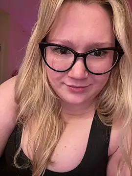 Snapshot of PiggyRose chatting on 23, 3, 2025 PiggyRose online show from 23, 3, 2025