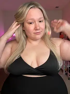 Snapshot of PiggyRose chatting on 12, 9, 2025 PiggyRose online show from 12, 9, 2025