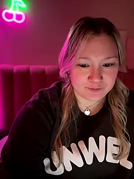 Snapshot of PiggyRose chatting on 14, 12, 2025 PiggyRose online show from 14, 12, 2025